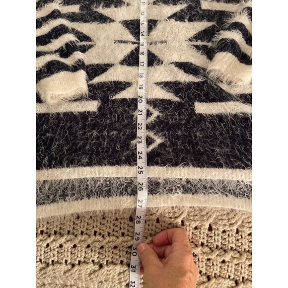 Cecico Womens Aztec Pattern Eyelash Sweater Large Southwest Black & White - Picture 7 of 13